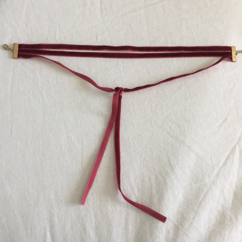 Red velvet chocker